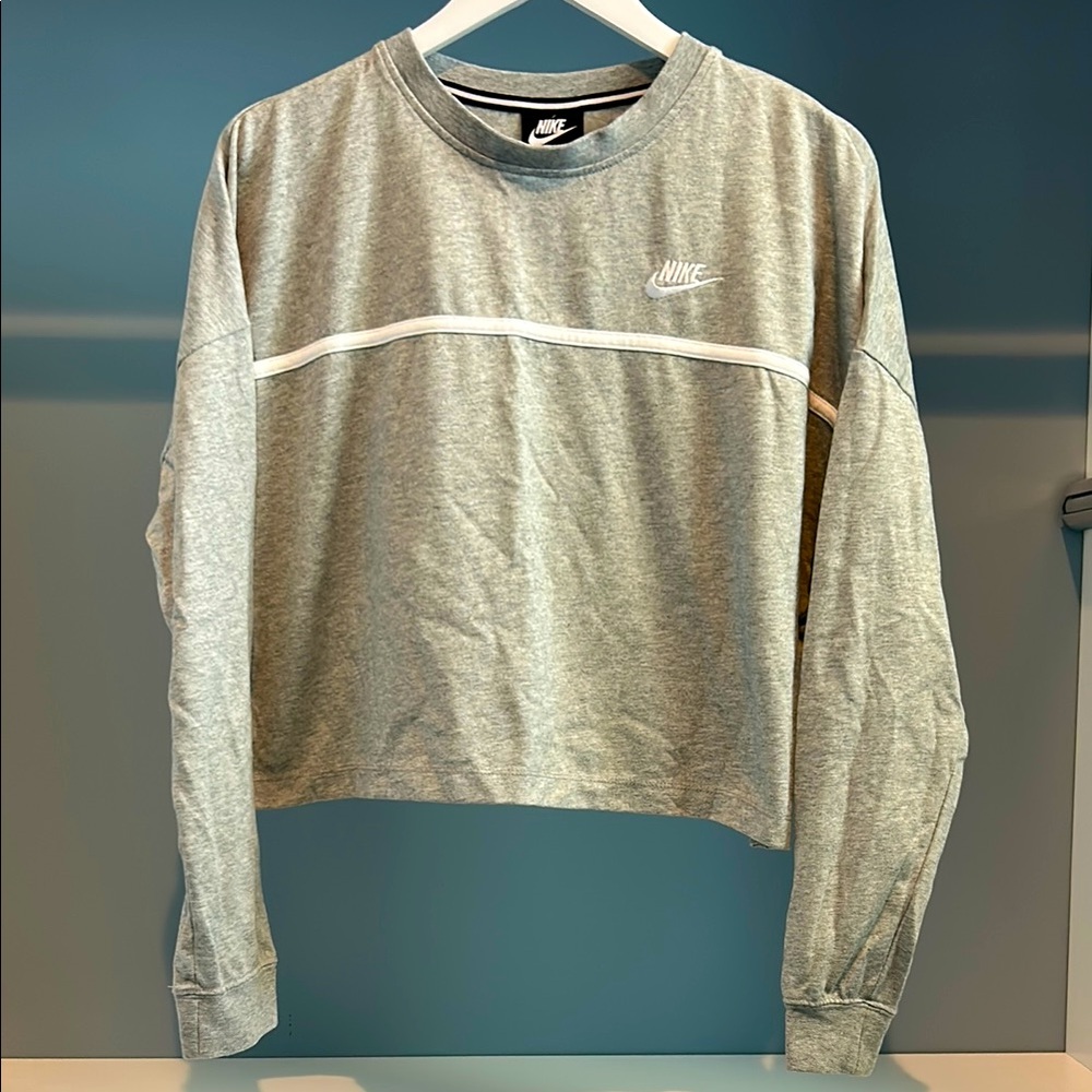 Nike gray, and white long sleeve shirt. Size large. Great condition! Soft!
